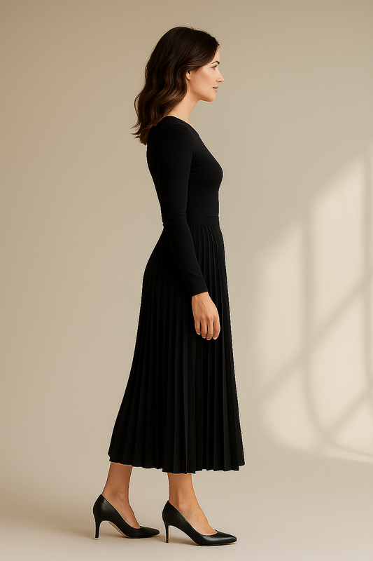 Czarna plisowana sukienka midi z długim rękawem